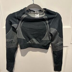 Gymshark long sleeve cropped shirt. Size small.